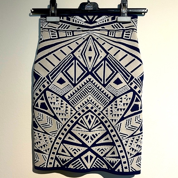 BCBG Skirt & Crop Top Set | Geometric Blue & Tan | Stretch Body Contour | Small - Picture 4 of 8